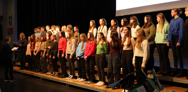 Chorschüler singen 
