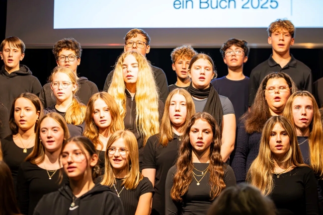 Chorschüler singend Nahaufnahme