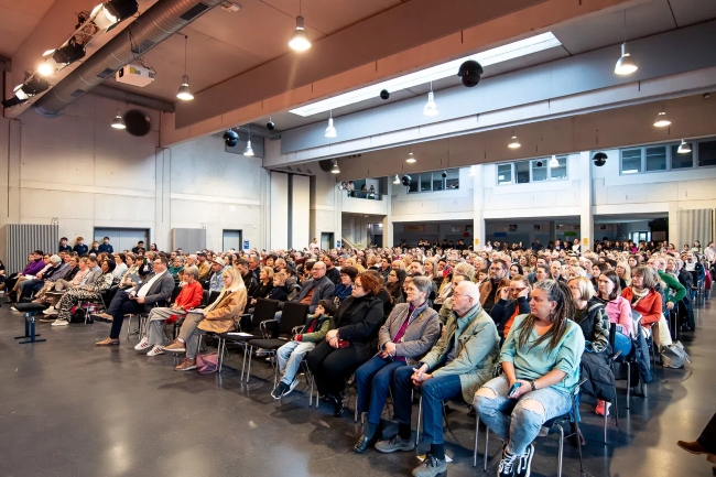 Blick ins Publikum - voll besetztes AudiMax